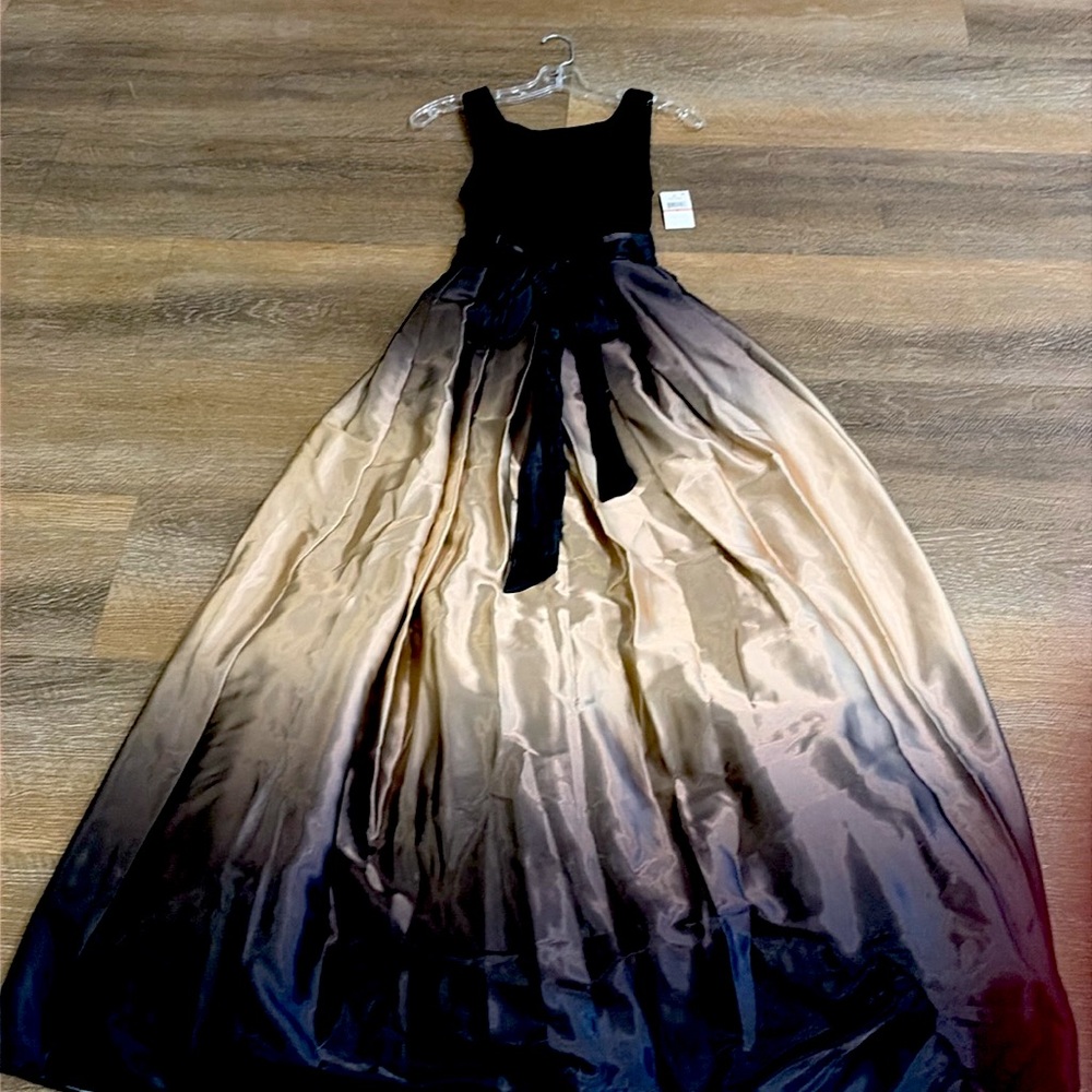 Never Worn elegant, dramatic hombre silk/satin full length wedding/prom gown